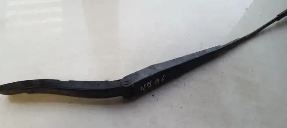 Front wiper blade arm