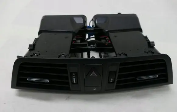 Mercedes-Benz E A207 Dash center air vent grill A2078300054
