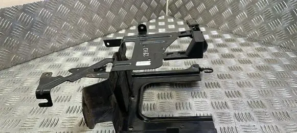 Battery bracket