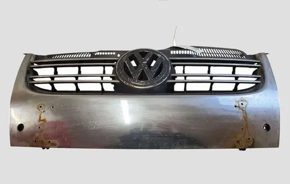 Volkswagen Golf V Front bumper upper radiator grill 1K5853653C