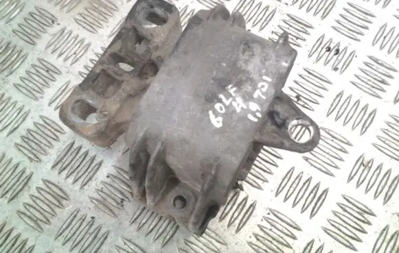 Volkswagen Golf V Engine mount bracket 1J0199555
