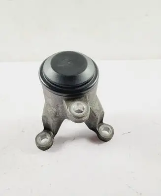 Nissan Pathfinder R52 Engine mount bracket