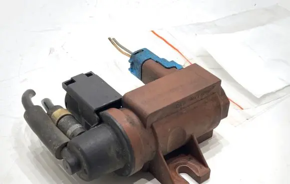 Citroen C4 I Fuel pressure regulator 9654282880