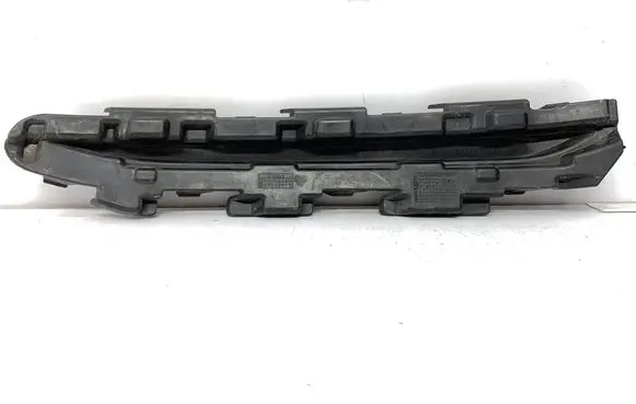 Audi Q7 4M Front bumper mounting bracket 4M0807750D