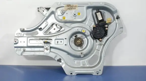 KIA Opirus Front door window regulator with motor 824703F10