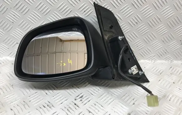 Suzuki SX4 Front door electric wing mirror 8470279J70