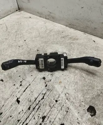 Wiper turn signal indicator stalk/switch