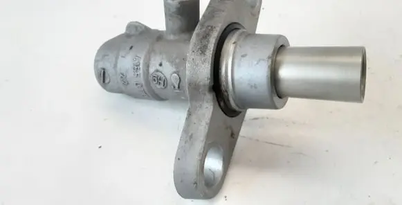 Opel Insignia A Master brake cylinder 41550110
