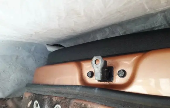 Chevrolet Captiva Rear door check strap stopper
