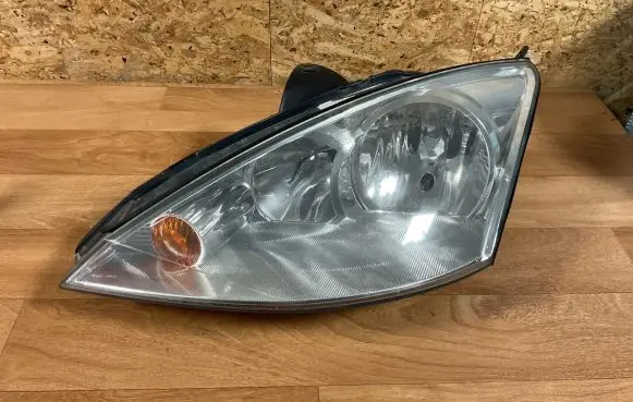 Ford Focus Headlight/headlamp 2M5113W030BE