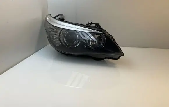 BMW 5 E60 E61 Headlight/headlamp 7044672