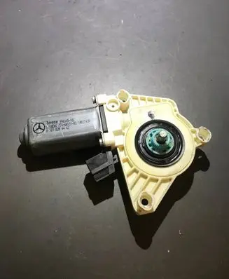 Mercedes-Benz B W245 Front door window regulator motor A1698204442 996145102 10027430