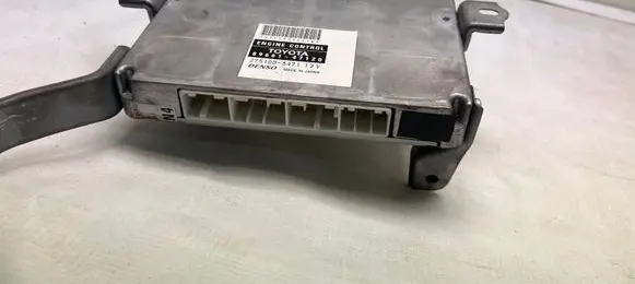 Toyota Prius (XW20) Engine control unit/module 8966147120 2751005471
