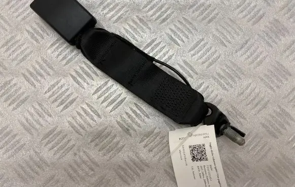 BMW 7 G11 G12 Middle seatbelt buckle (rear) 7435929