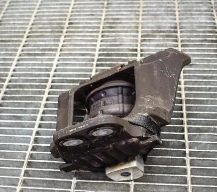 Volvo XC90 Engine mount bracket 31330588