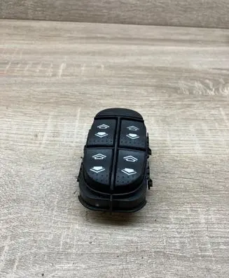 Ford Focus Electric window control switch 98AB14A132DE 03162252