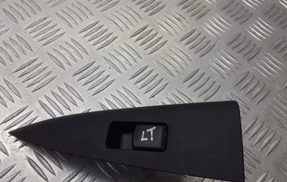 Nissan Note (E11) Electric window control switch 828619010