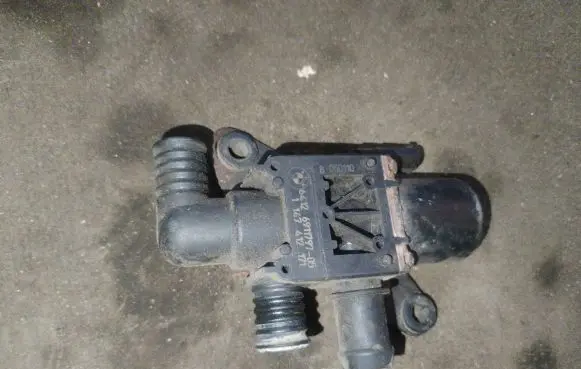 BMW 7 E65 E66 Coolant heater control valve 6911797
