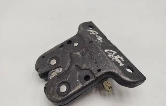 Loading door lock