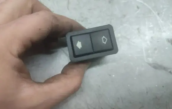 BMW 5 E39 Electric window control switch 8368974