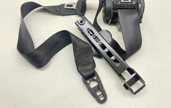 Audi A4 S4 B7 8E 8H Front seatbelt 8E0857706F 601917400C 114022008