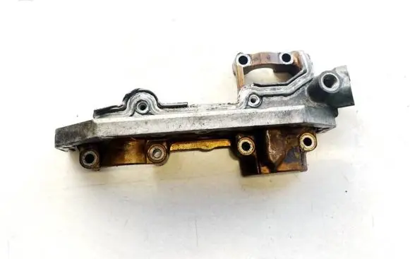 Subaru Outback Engine mounting bracket