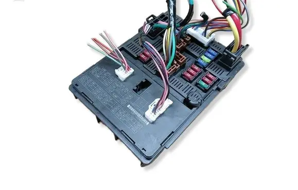 Nissan Micra Fuse module 284B71HR0C 081120900457