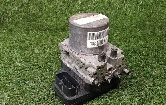 Nissan Pathfinder R52 ABS Pump 476609PB0A 1330001640