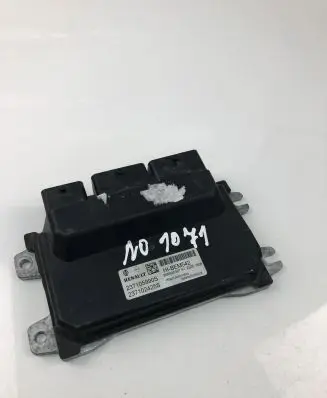 Renault Captur Engine control unit/module 237105990S
