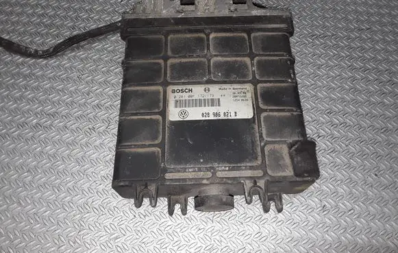 Volkswagen PASSAT B4 Engine control unit/module 028906021B 0281001172