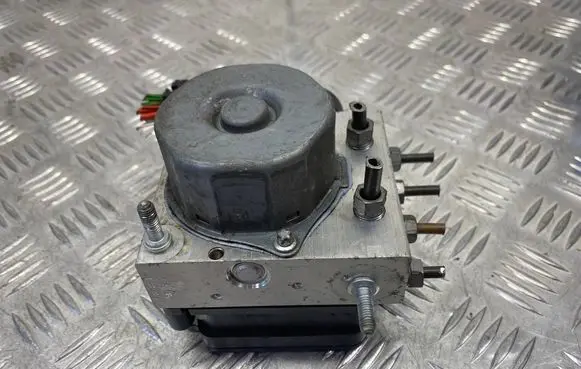 Renault Clio III ABS Pump 476608644R