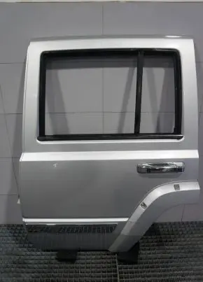 Jeep Commander Rear door