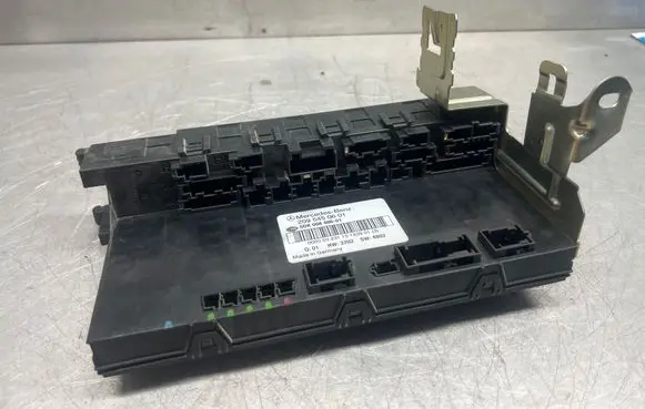 Mercedes-Benz CLK A209 C209 Fuse module 2095450601 5DK00848601