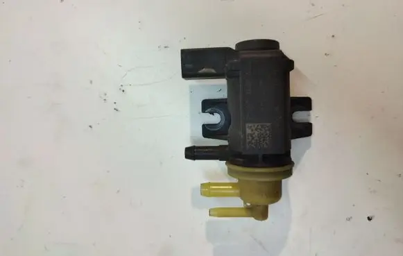 Volkswagen Touran I Turbo solenoid valve 1K0906627B