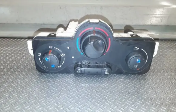 Renault Clio III Climate control unit 030967W 69590001