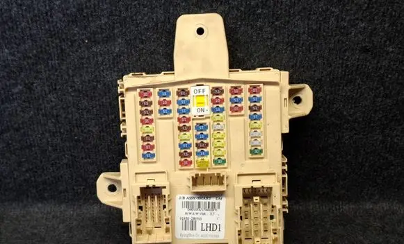 Hyundai Santa Fe Fuse module 919502W510