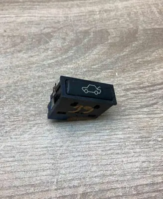 BMW 5 E39 Tailgate opening switch 8365579