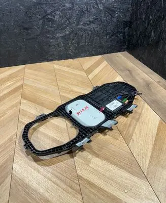 Mercedes-Benz R W251 Aerial antenna amplifier A2518202275 28024813 06T123