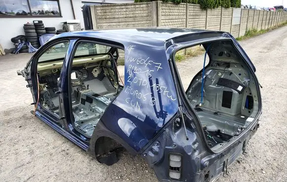Volkswagen Golf VII Rear quarter panel