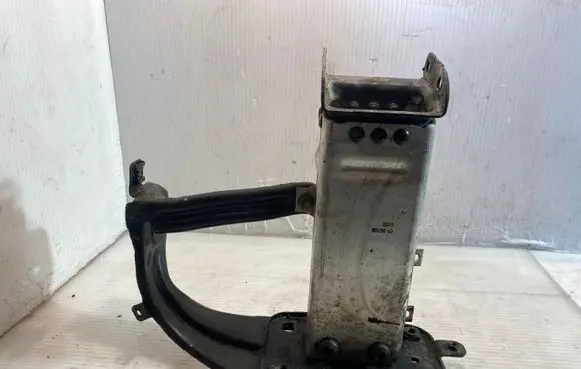 Mercedes-Benz E W211 Front bumper mounting bracket