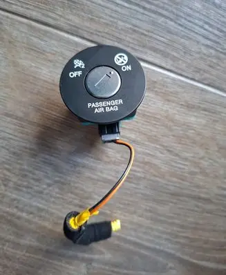 KIA Pro Cee'd III Passenger airbag on/off switch VEE