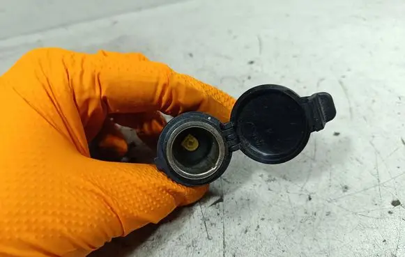 Nissan Navara D40 12 V Socket (front) 
