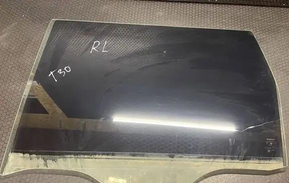 Nissan X-Trail T30 Rear door window glass M213SAS2 D0T20 A001594
