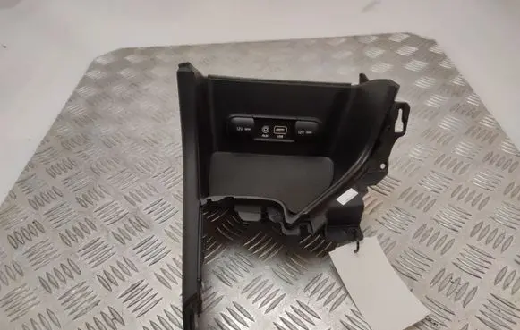 KIA Sportage USB socket connector 84681F1000