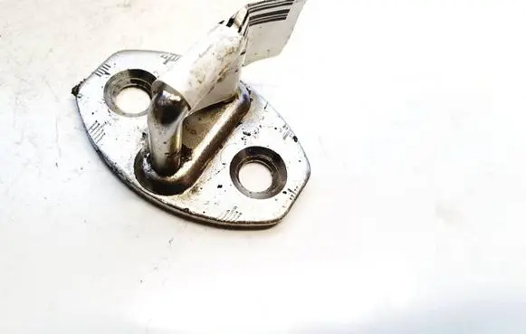 Audi A2 Front door lock loop/hook striker 8z0837833
