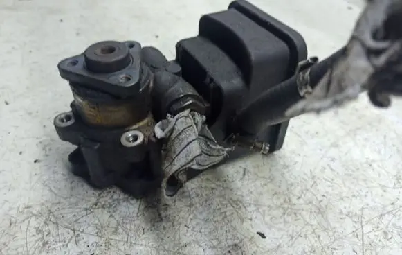 BMW 5 E39 Power steering pump