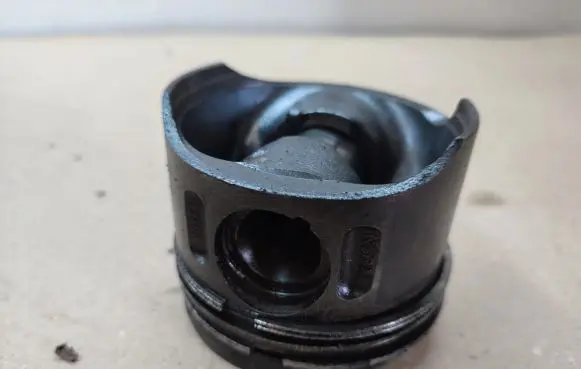 Mercedes-Benz Sprinter W906 Piston 