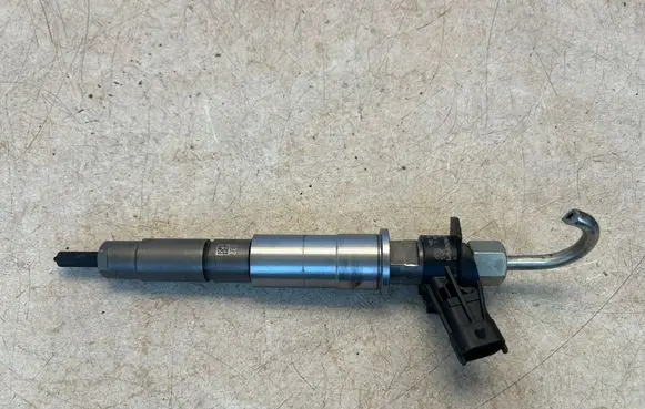 Nissan Qashqai Fuel injector 0445115084