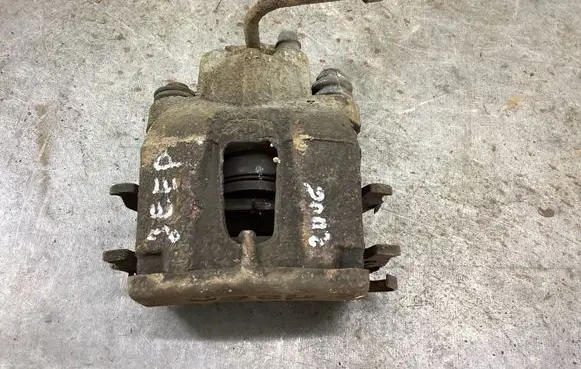 Jeep Grand Cherokee (WK) Rear brake caliper