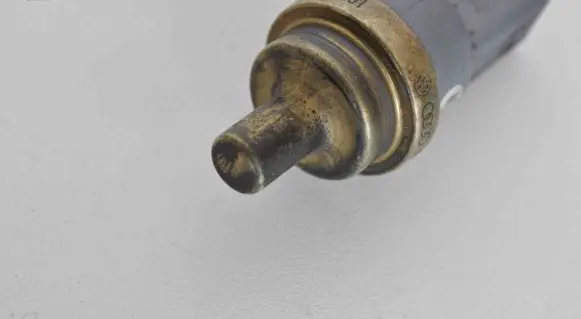 Volkswagen PASSAT B6 Oil temperature sensor 06A919501